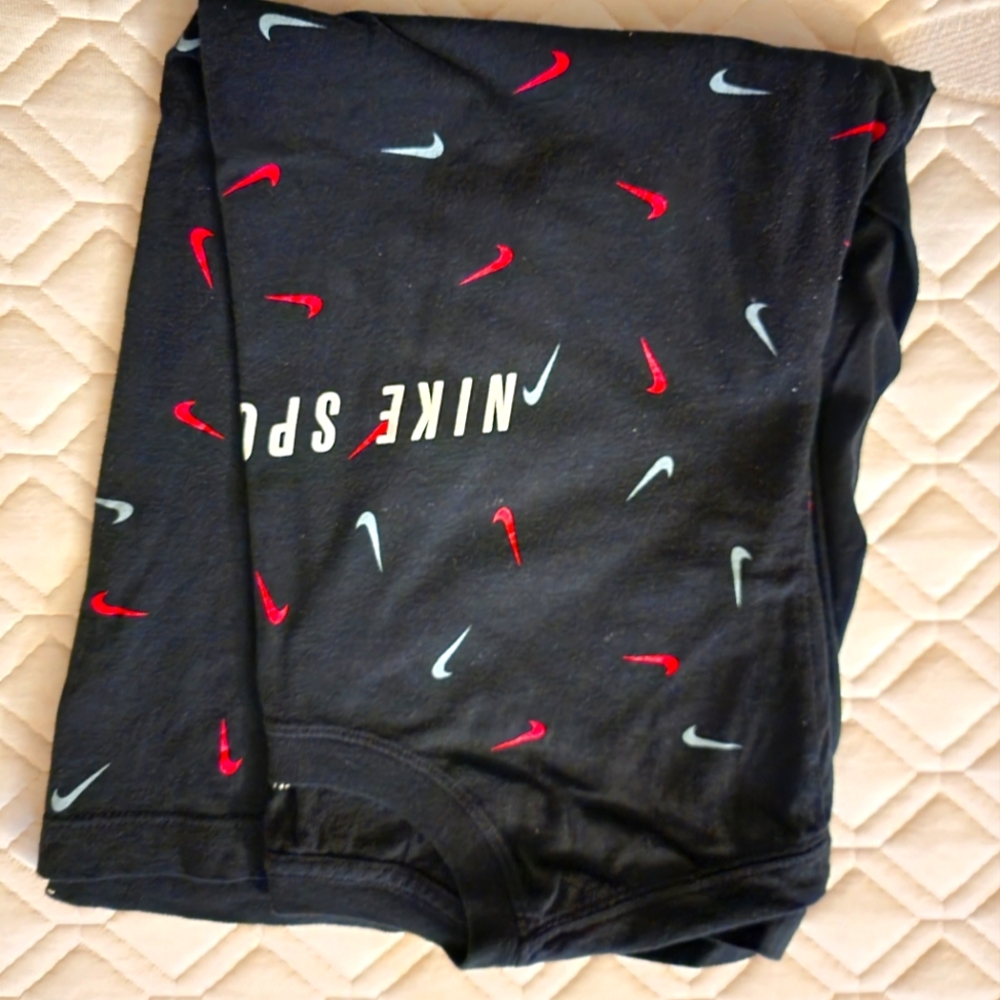 Tee shirt